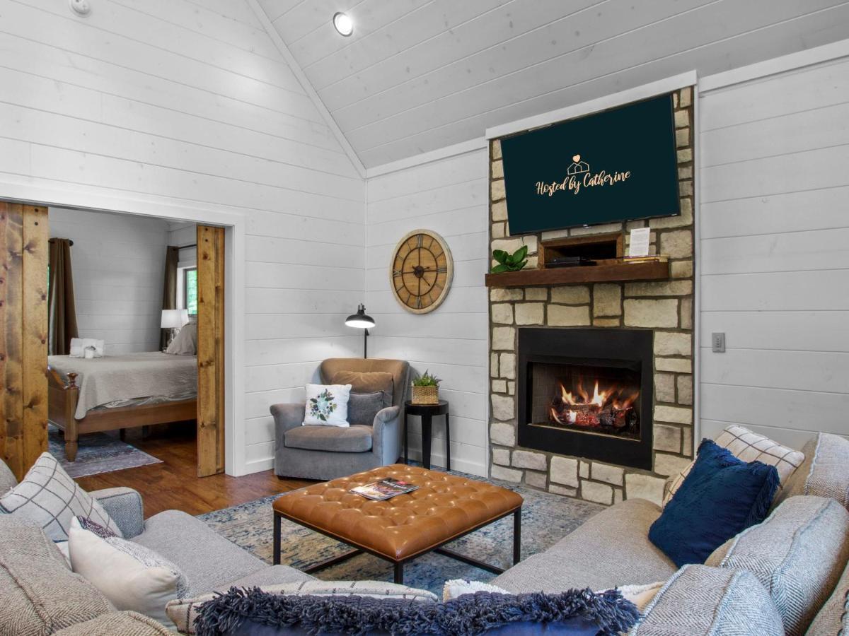 Stunning Luxury Cabin W Hot Tub And Fire Pit Holy Shiplap Is Perfect Romantic Couples Getaway Броукън Боу Екстериор снимка