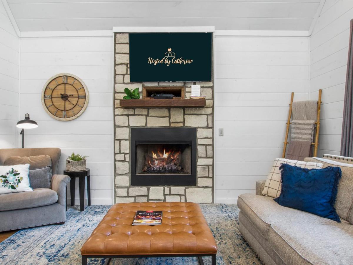 Stunning Luxury Cabin W Hot Tub And Fire Pit Holy Shiplap Is Perfect Romantic Couples Getaway Броукън Боу Екстериор снимка
