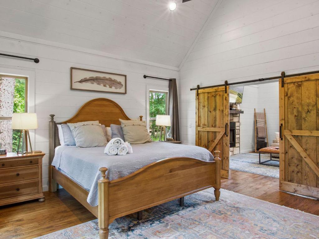 Stunning Luxury Cabin W Hot Tub And Fire Pit Holy Shiplap Is Perfect Romantic Couples Getaway Броукън Боу Екстериор снимка